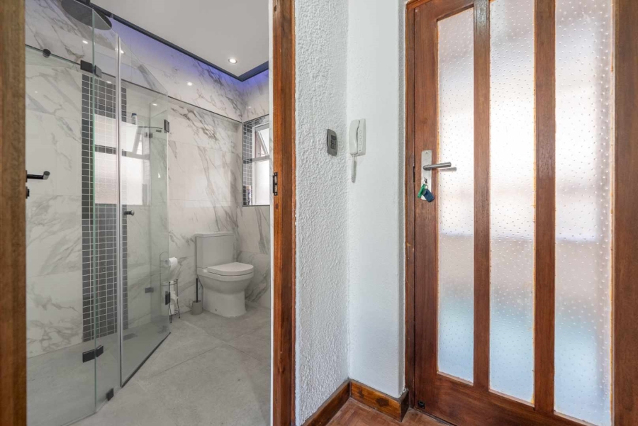 1 Bedroom Property for Sale in Sea Point Western Cape